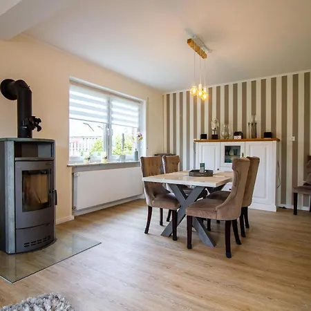Ferienhaus Mit Atelier بيت للعطل Krummhörn